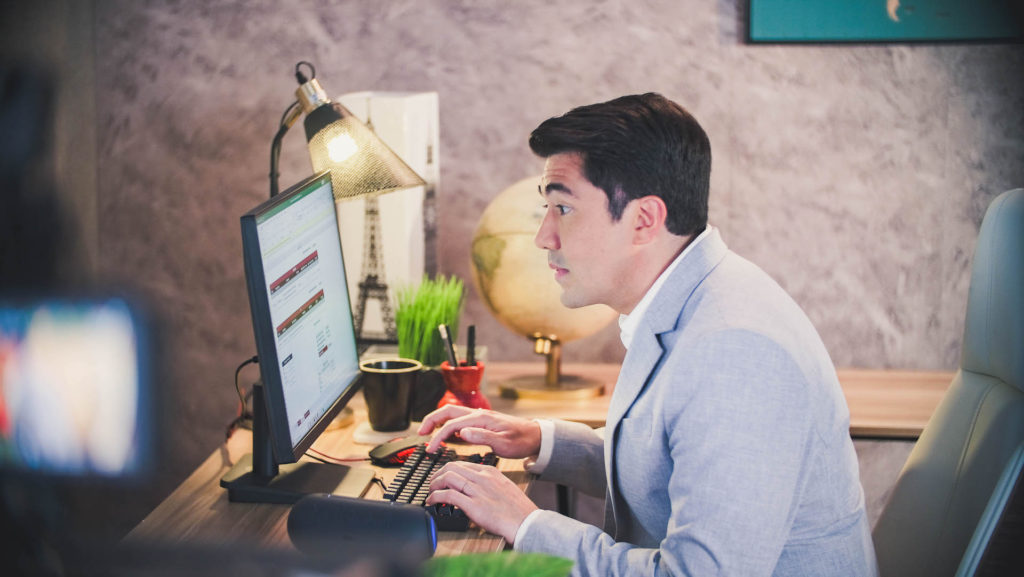 New 2021 LG UltraGear, UltraWide, UltraFine, Standard Monitors: Price, Availability in the Philippines 90 5C LUIS MANZANO FOR LG STANDARD.jpg
