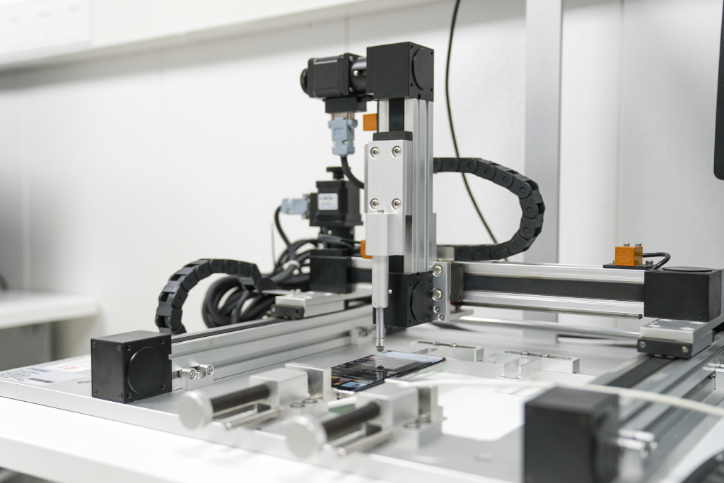 OPPO unveils new Communication Lab in partnership with Ericsson 87 Autonomous Testing Robot at OPPO Communication Lab 1