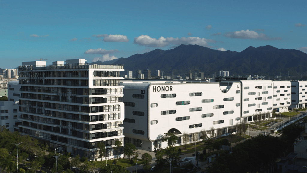 A Behind-The-Scene Look at HONOR's New Intelligent Manufacturing Industrial Park 87 HONOR Manufacturing Site 1