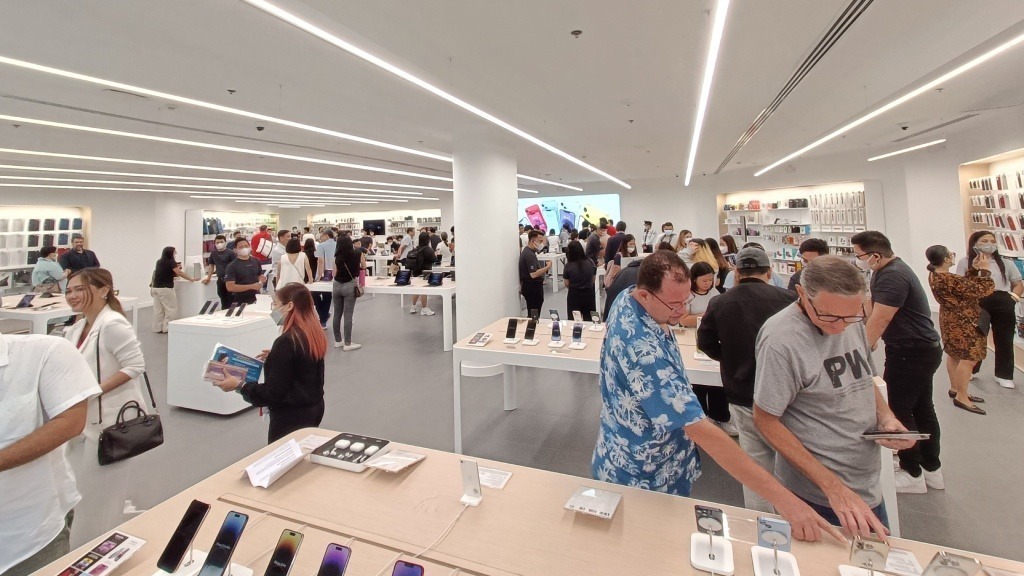 Power Mac Center reopens bigger, brighter Greenbelt 3 location as Apple Premium Partner Store 88 power mac center greenbelt3 2023 2
