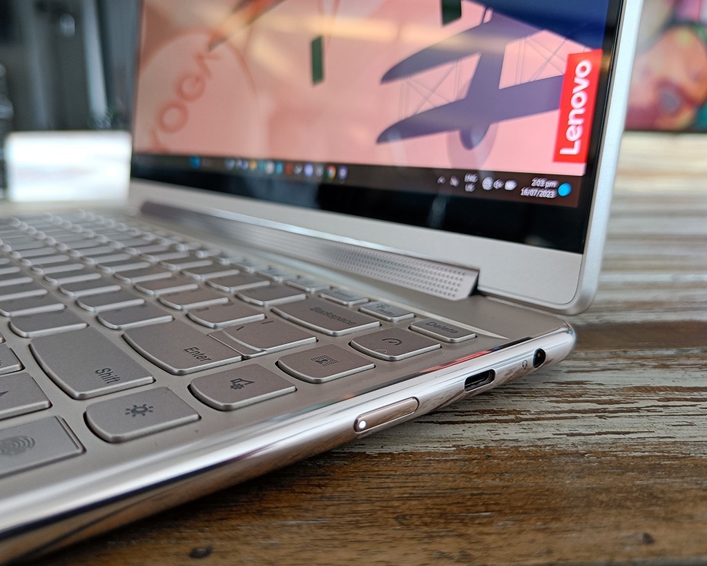 Lenovo Yoga 9i Gen 8 Review: Sleek, Reliable and Elegant Laptop 91 Lenovo Yoga 9i Gen 8 Review 7