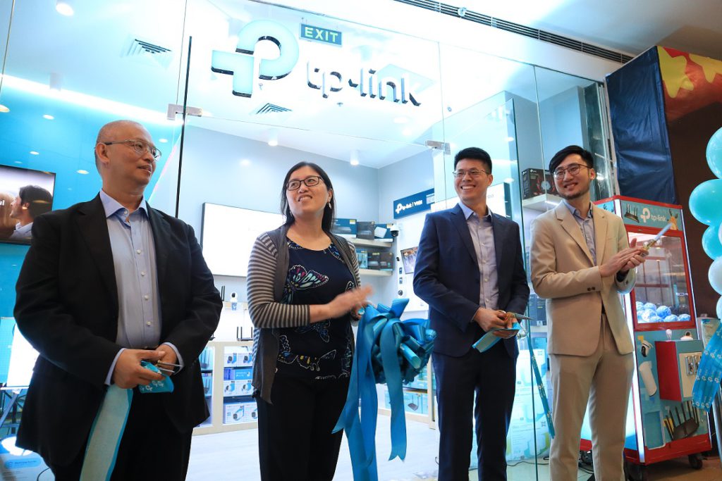 TP-Link Opens First Philippines Store, Offers Top Networking Solutions and Smart Home Devices 88 Joseph Chua TP Link Head of Retail Sales Arlene Sy CEO of Upson Ben Chen TP Link Country Manager Jimmy Gu TP Link Product Manager