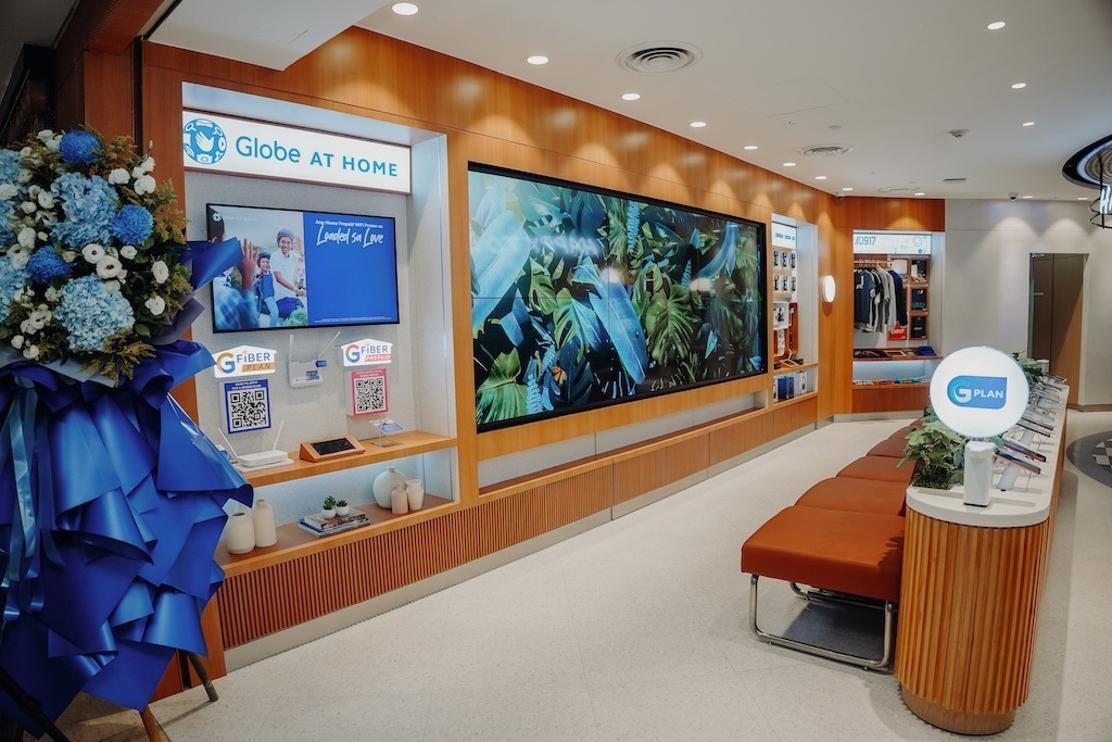 Globe Telecom Elevates Customer Experience with New Glorietta 3 Store 95 New Globe Telecom Store Gen4 2023 10