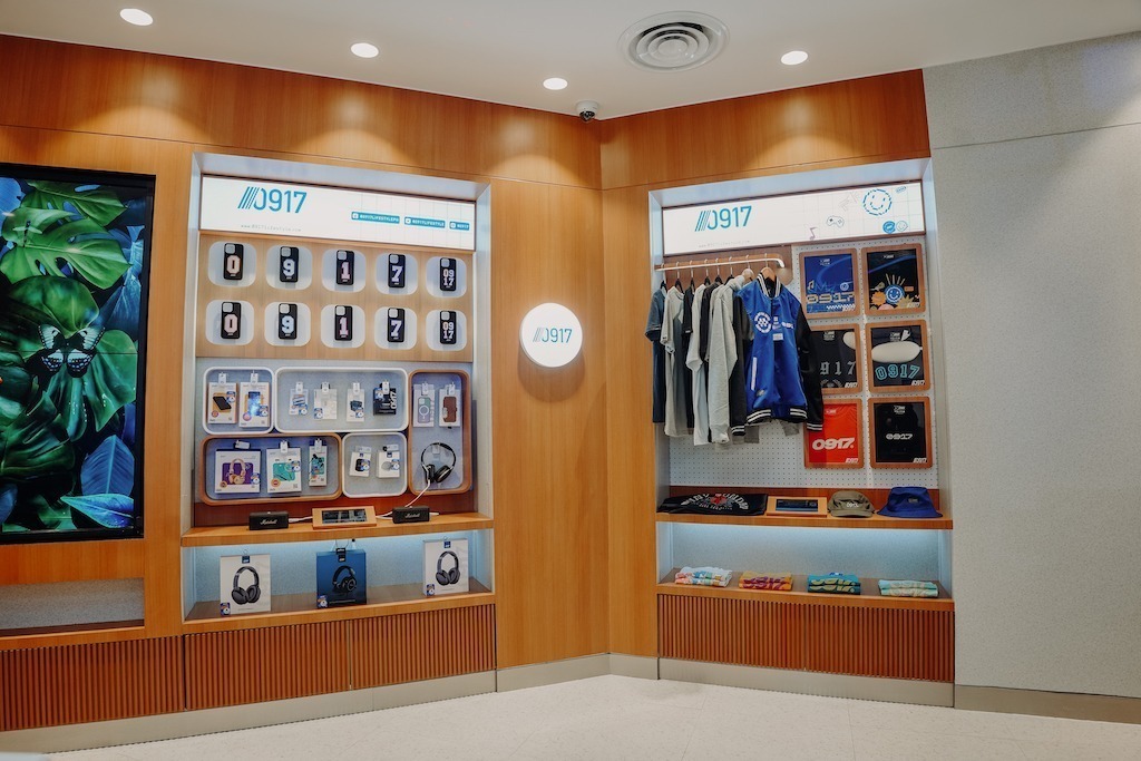 Globe Telecom Elevates Customer Experience with New Glorietta 3 Store 90 New Globe Telecom Store Gen4 2023 5
