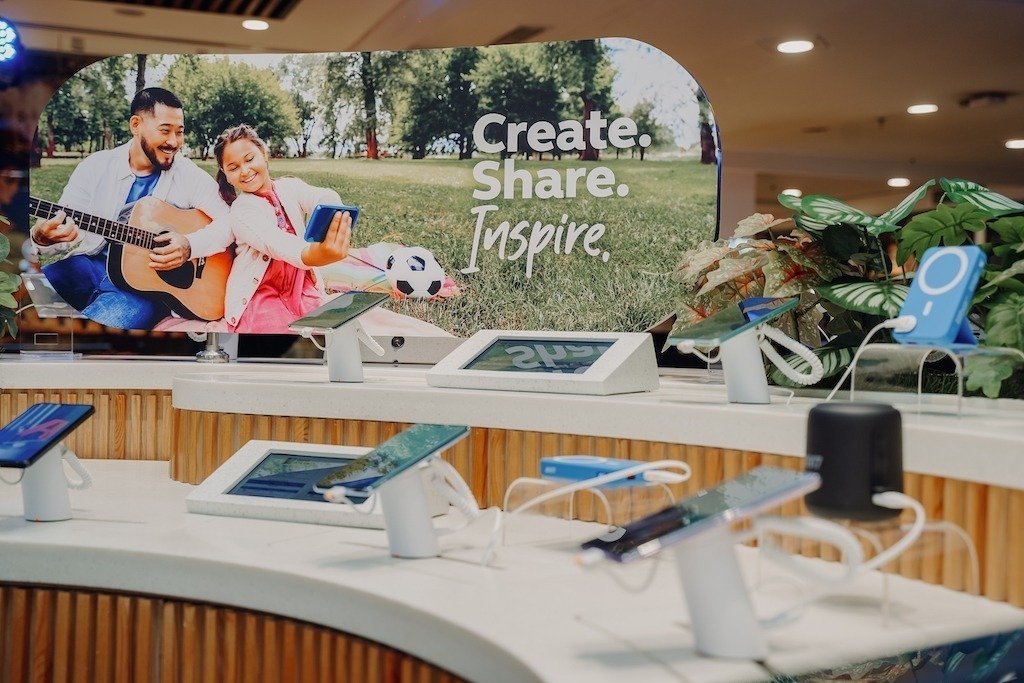 Globe Telecom Elevates Customer Experience with New Glorietta 3 Store 91 New Globe Telecom Store Gen4 2023 6