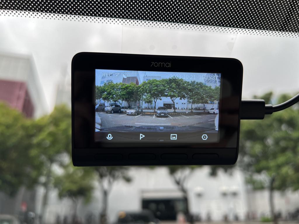 70mai A810 Dash Camera Review: Your Reliable Road Companion 90 70mai A810 Dashcam Review 16