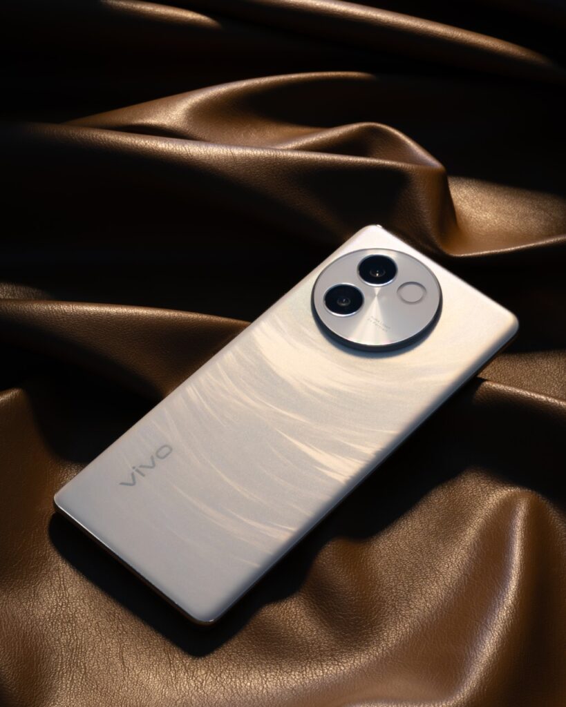 vivo unveils V30e: Best mid-range smartphone for photography lovers 90 vivo V30e in Cloud White 1