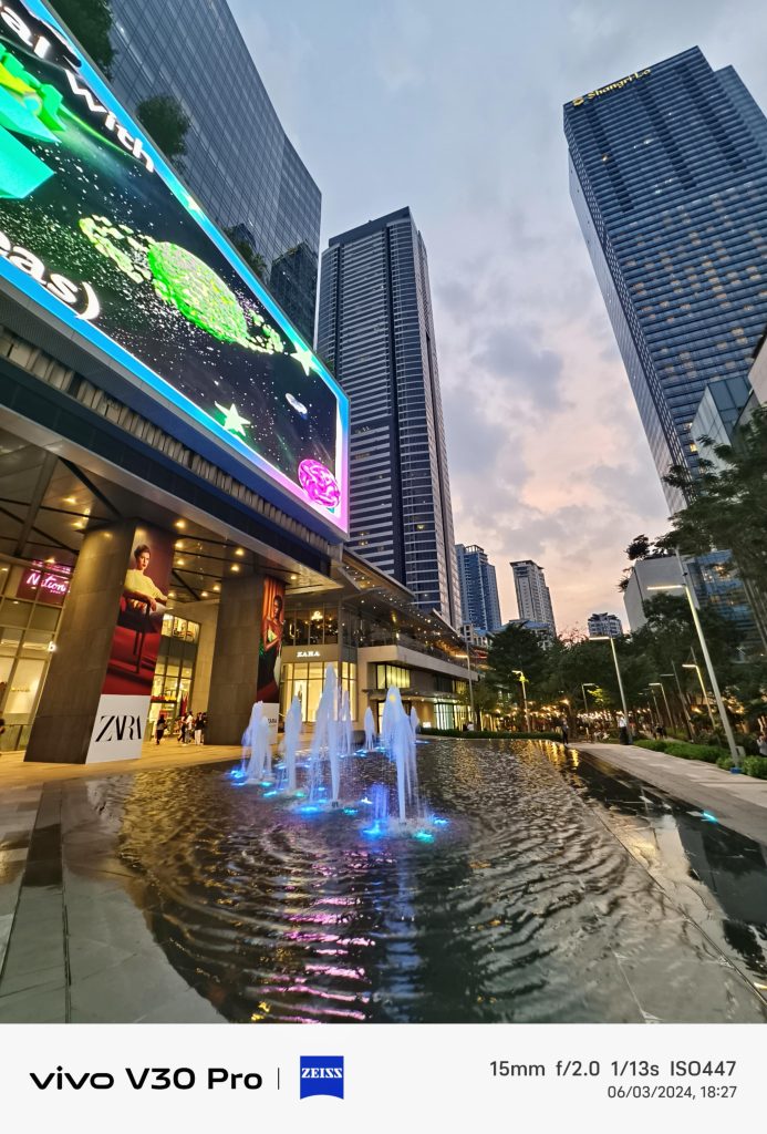 A Creative Designer's Guide to Nightography, feat. vivo V30 Series 89 V30 Pro night shot min