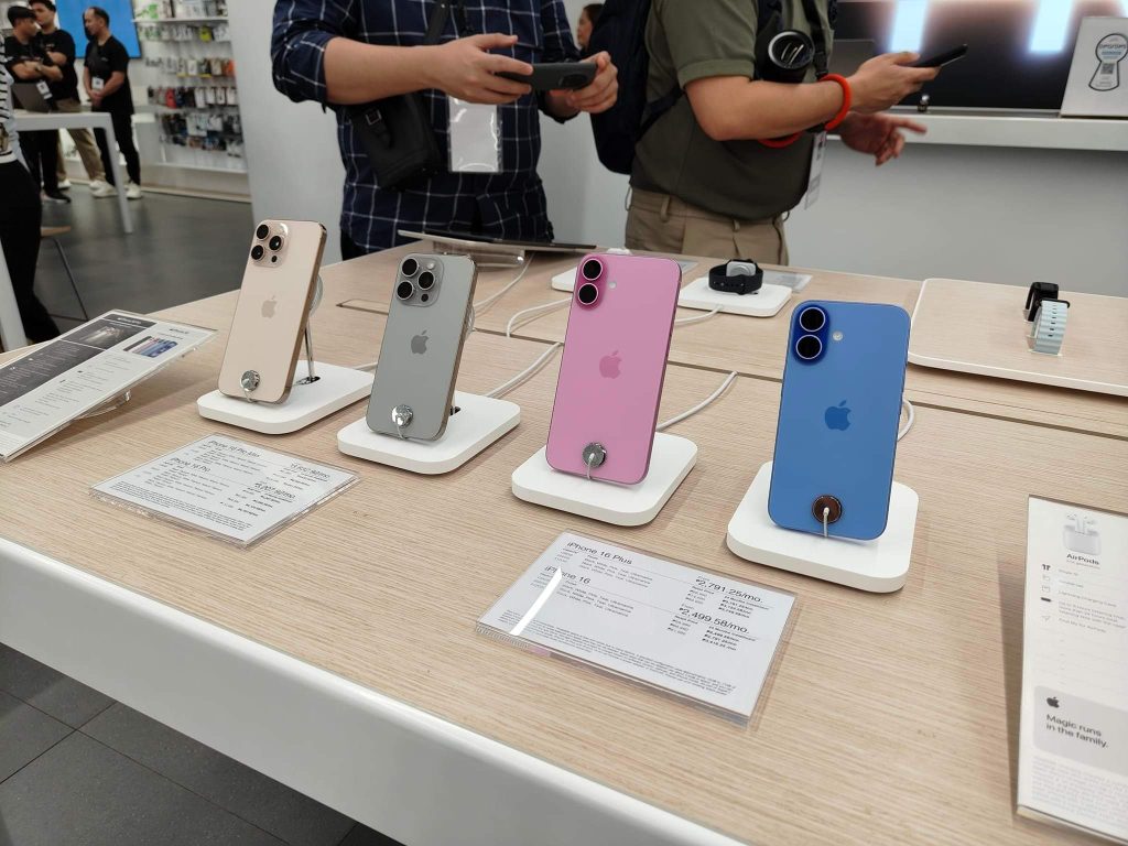 Power Mac Center Hosts iPhone 16 Midnight Launch Across Four Cities 87 FB IMG 1729249410455