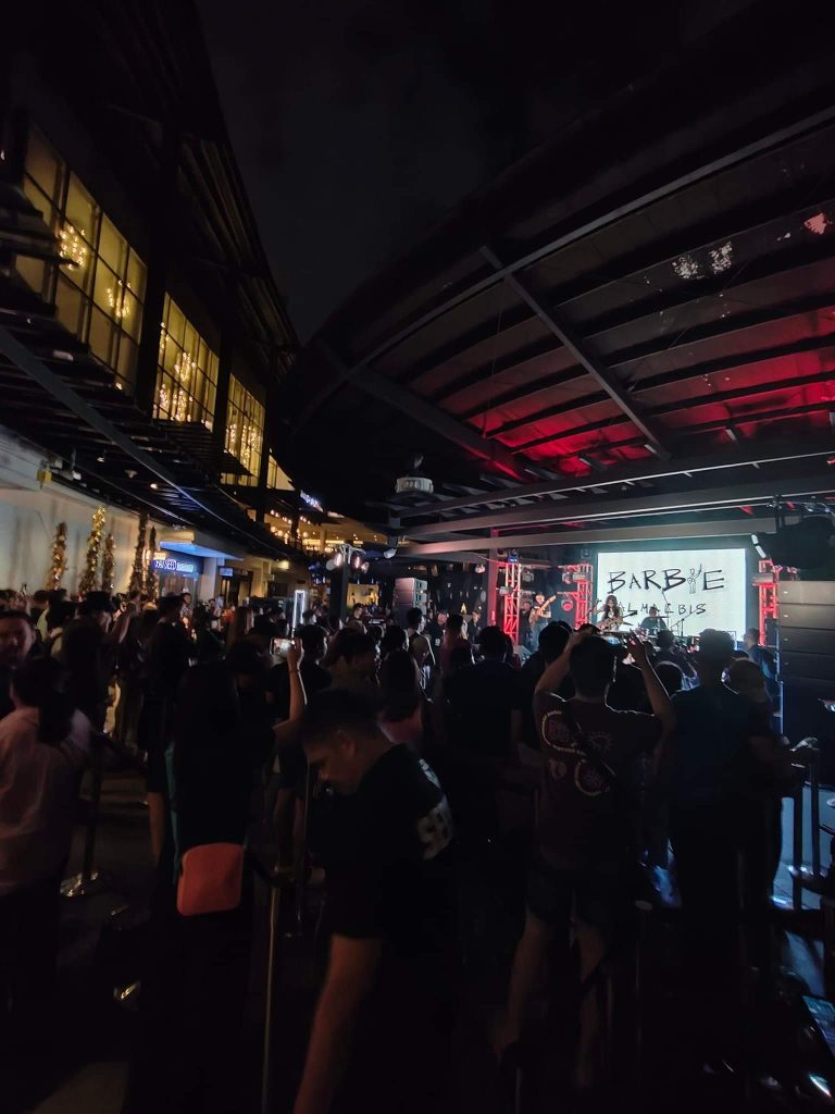 Power Mac Center Hosts iPhone 16 Midnight Launch Across Four Cities 89 FB IMG 1729249562885