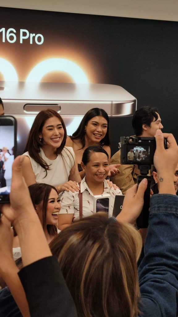 Power Mac Center Hosts iPhone 16 Midnight Launch Across Four Cities 91 FB IMG 1729249615834