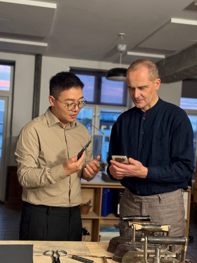 realme 14 Pro Series Brings Cold-Sensitive Color-Changing Tech to MWC 2025 88 Chase and Designer Torsten Valeur min