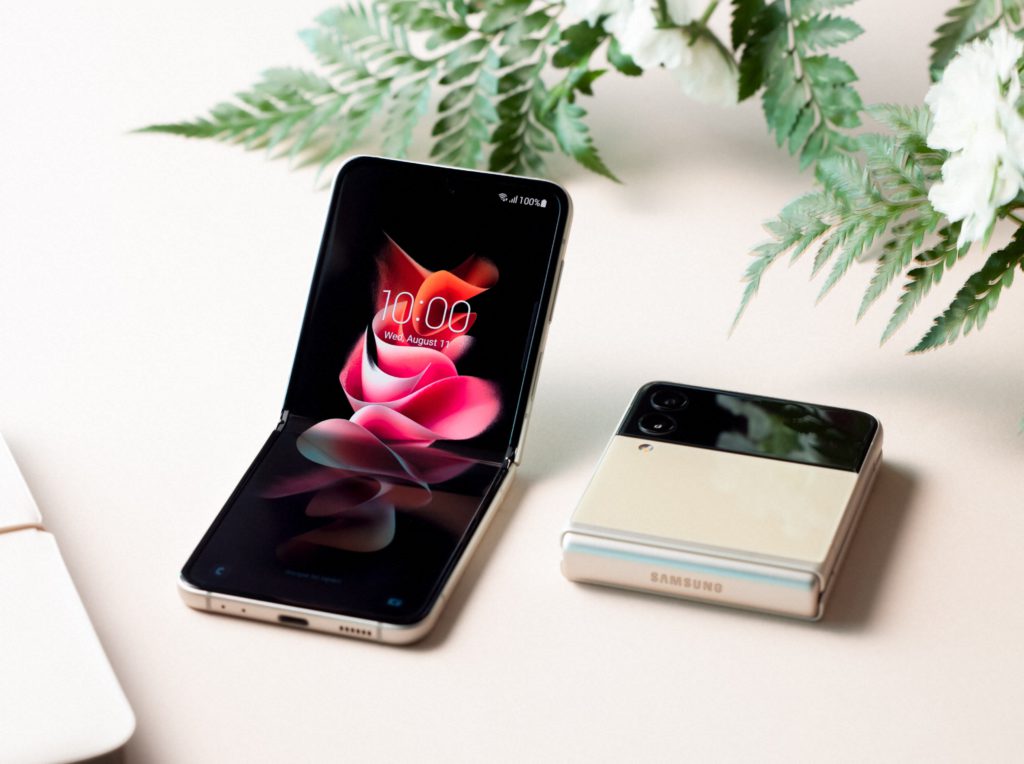 SAMSUNG Galaxy Z Flip3 5G: Price, Specs, Availability in the Philippines 87 02 01 B2 Product 03 galaxyzflip3 5g cream L