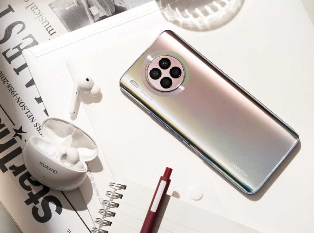 HUAWEI nova 8i in Moonlight Silver 1