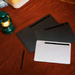 1 004 lifestyle Tab S8 Ultra Graphite Tab S8 Graphite Tab S8 Silver HI