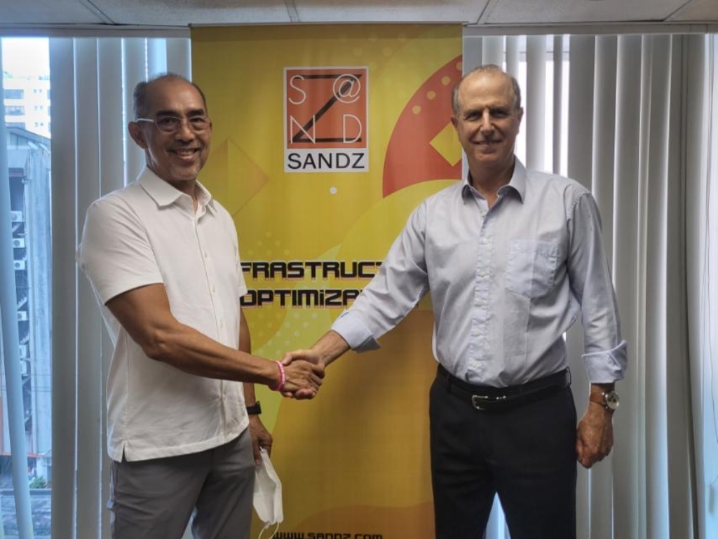 Enrique Velasco Managing Director of Sandz Solutions Philippines Inc. and Dani Naor SVP Business Development of Zadara