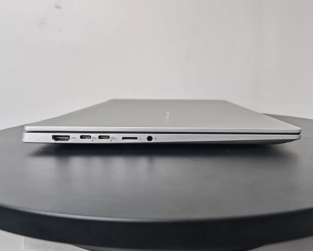 asus vivobook 15 s snapdragon copilot 2024 19