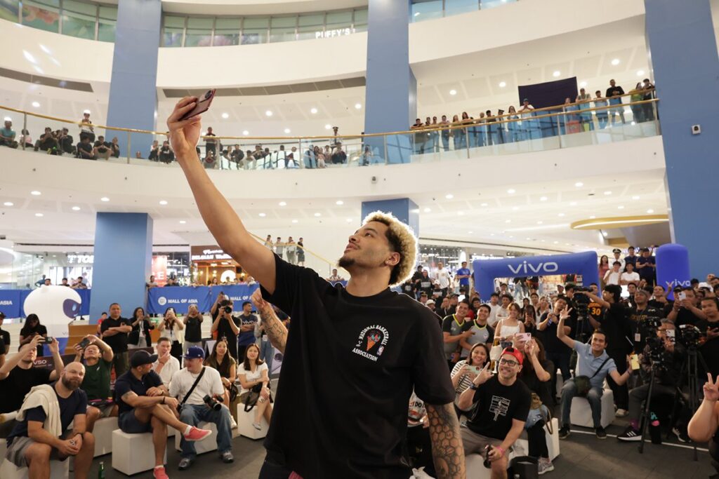 Spurs' Jeremy Sochan supercharged vivo's 3x3 Basketball Challenge Year 3 Grand Finals 88 Jeremy Sochan Groufie using vivo V50
