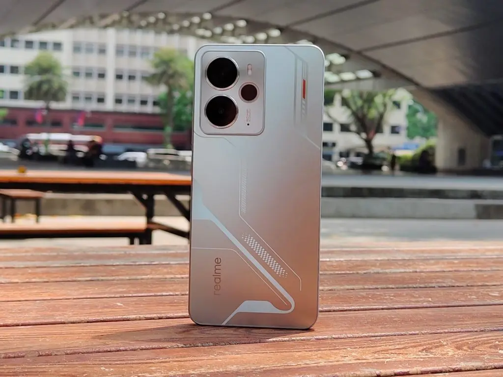 Best Smartphones in the Philippines under PHP 20,000 (2025) 93 : "Realme 14 5G smartphone with sleek design on display in the Philippines.