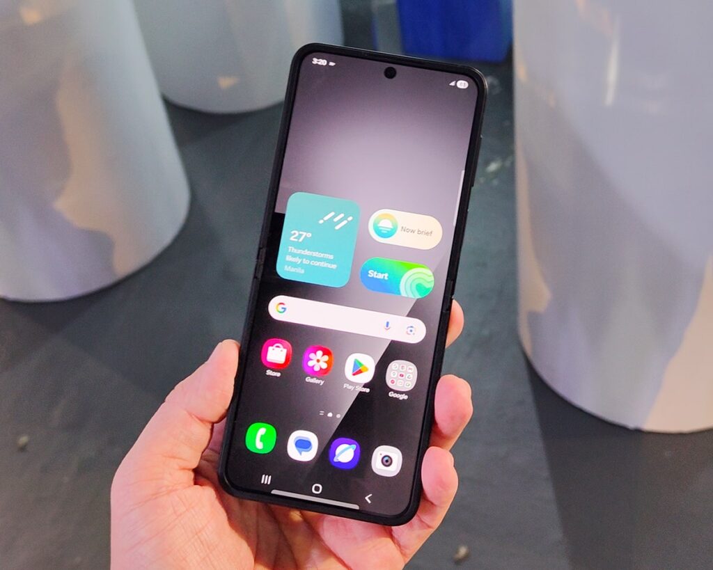 Samsung Galaxy Z Flip7 FE Hands-On: The More Affordable Sibling 90 samsung galaxy z flip 7 fe review philippines 5