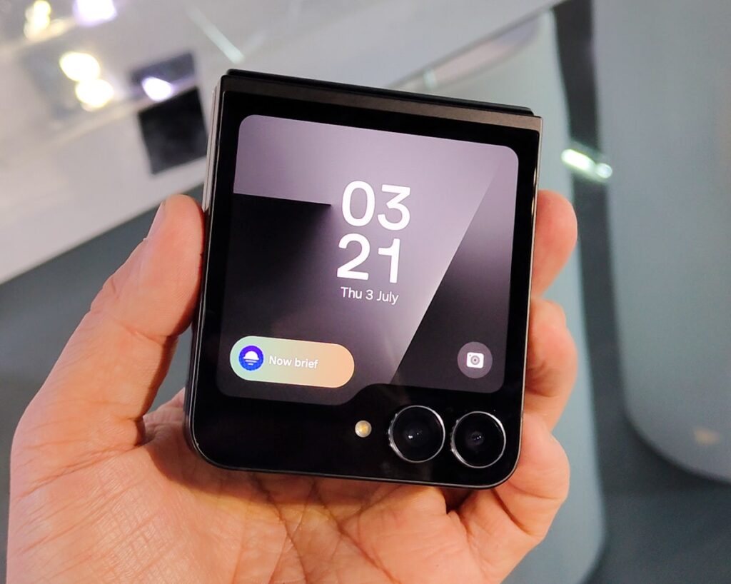 Samsung Galaxy Z Flip7 FE Hands-On: The More Affordable Sibling 87 samsung galaxy z flip 7 fe review philippines 9