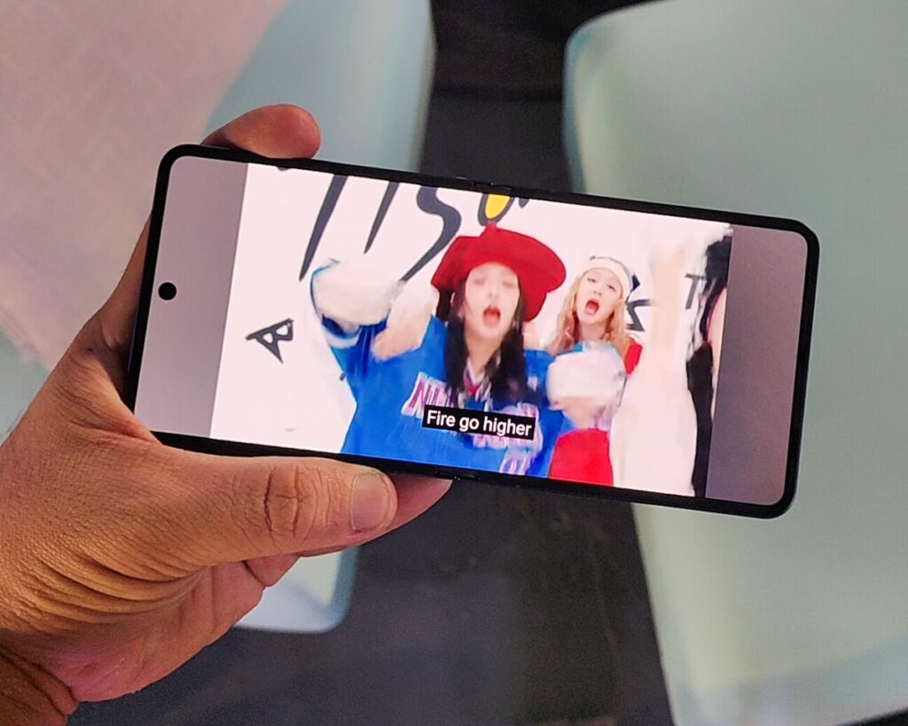 Samsung Galaxy Z Flip7 Hands-On: Pocket-Sized, AI-Powered 92 samsung galaxy z flip7 review philippines 11