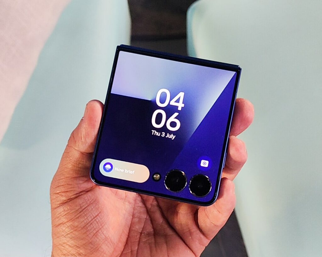 Samsung Galaxy Z Flip7 Hands-On: Pocket-Sized, AI-Powered 96 samsung galaxy z flip7 review philippines 9