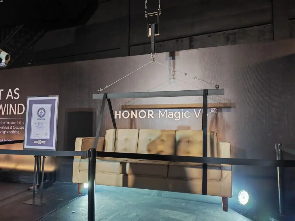 How the HONOR Magic V5 challenges the fragile image of foldable smartphones 86 207