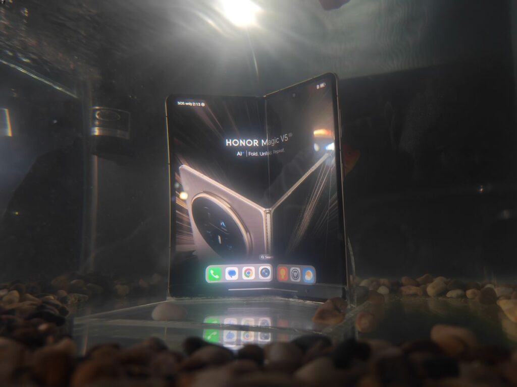 How the HONOR Magic V5 challenges the fragile image of foldable smartphones 89 209