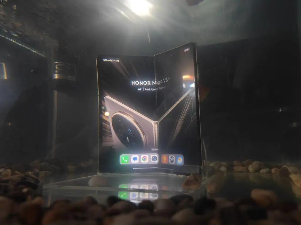 How the HONOR Magic V5 challenges the fragile image of foldable smartphones 87 209