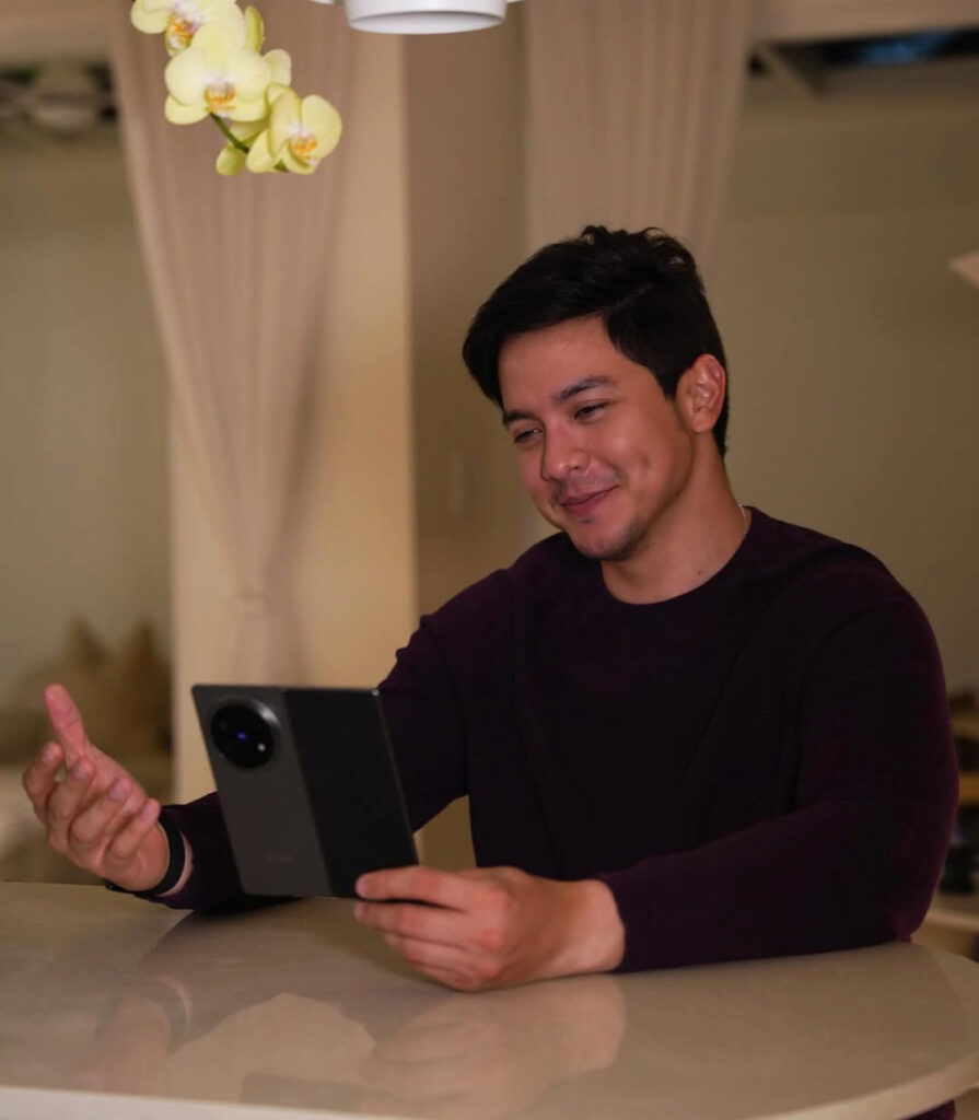 See why Anne Curtis, Marian Rivera, Maine Mendoza, and Alden Richards love the vivo X Fold5 89 Alden Richards 1