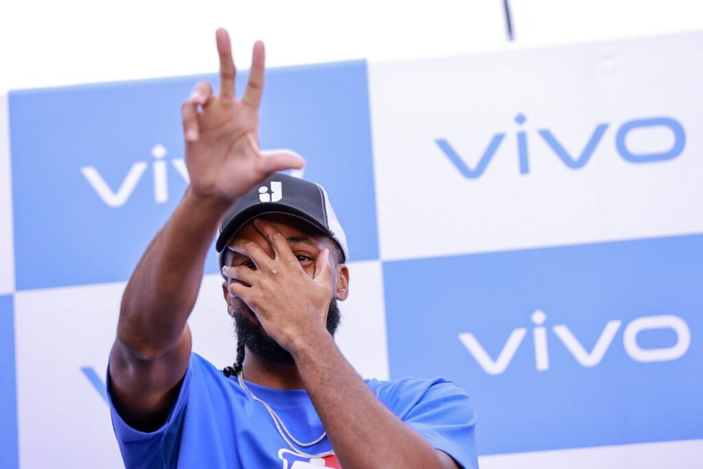 Isaiah Joe brings NBA Championship energy to vivo's 10th Year 90 vivo Meet and Greet with Isaiah Joe 14 1