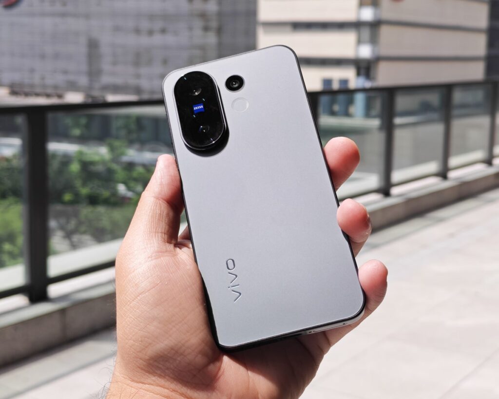 Cosplayers, Crowds, and Chaos: How the vivo X200 FE’s Telephoto Flagship Features Captured It All 87 vivo x200fe review philippines 1 min