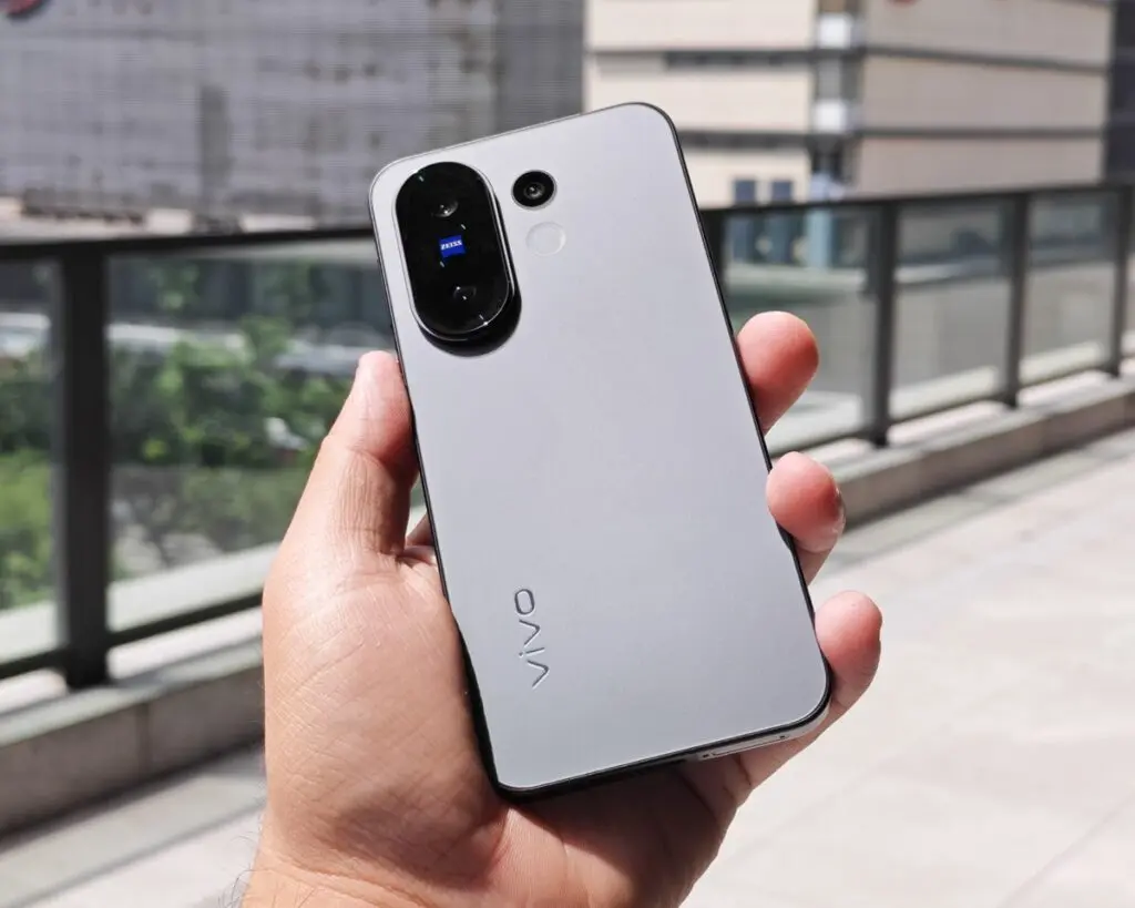 Cosplayers, Crowds, and Chaos: How the vivo X200 FE’s Telephoto Flagship Features Captured It All 85 vivo x200fe review philippines 1 min