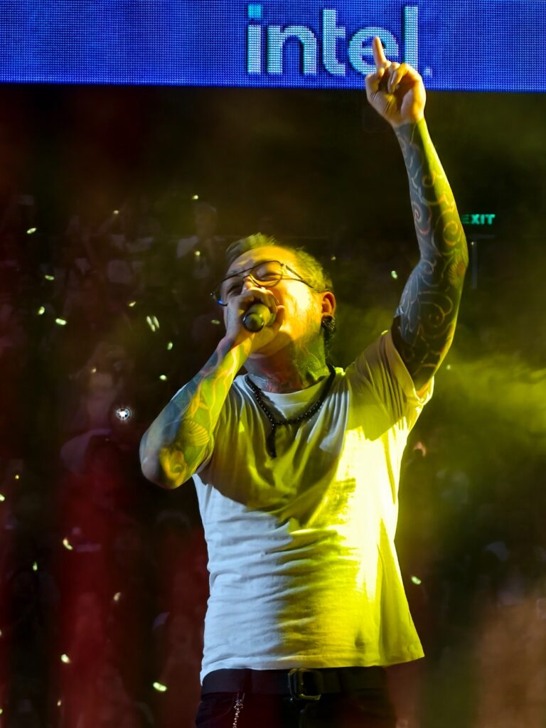 How the vivo X200 FE’s Dual ZEISS Cameras Handle the Concert Stage 96 vivo x200 fe sample photo 2