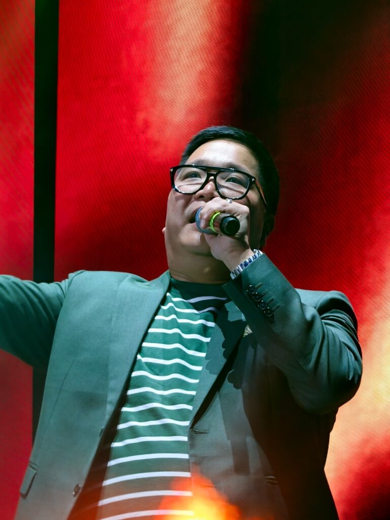 How the vivo X200 FE’s Dual ZEISS Cameras Handle the Concert Stage 92 vivo x200 fe sample photo 4