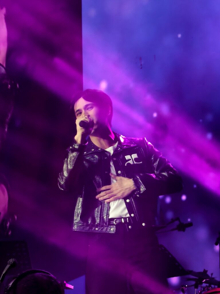 How the vivo X200 FE’s Dual ZEISS Cameras Handle the Concert Stage 94 vivo x200 fe sample photo 8