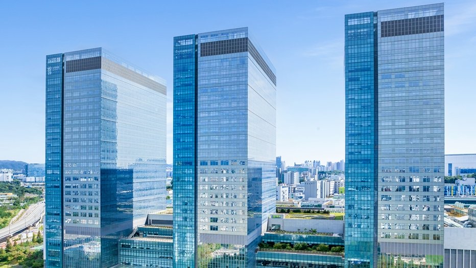 Samsung, Hyundai, and NVIDIA unite to build next-gen AI factories 86 Samsung Semiconductors NVIDIA Samsung AI Factory Partnership thumb932