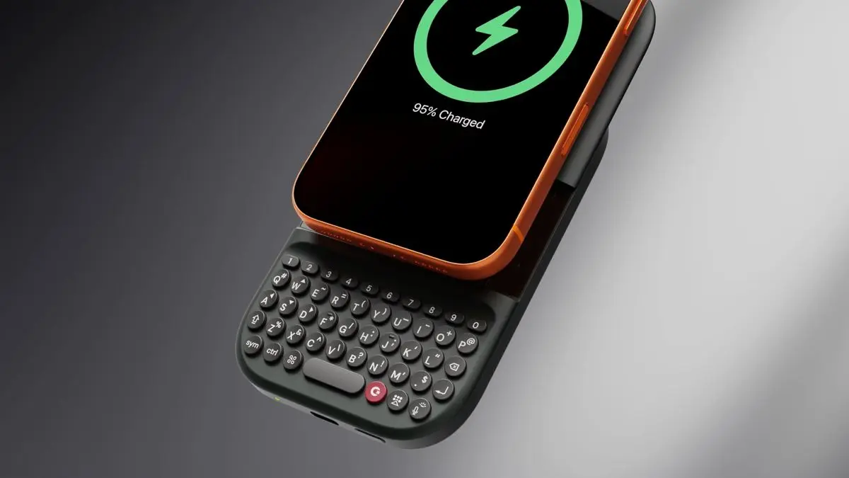 1. Clicks Power Keyboard Keyboard and power bank in one 1.jpg