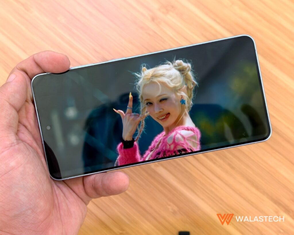 Samsung Galaxy S26, Pro, Ultra Hands On: Slimmer Build, Smarter Tools 106 samsung galaxys s26 plus display