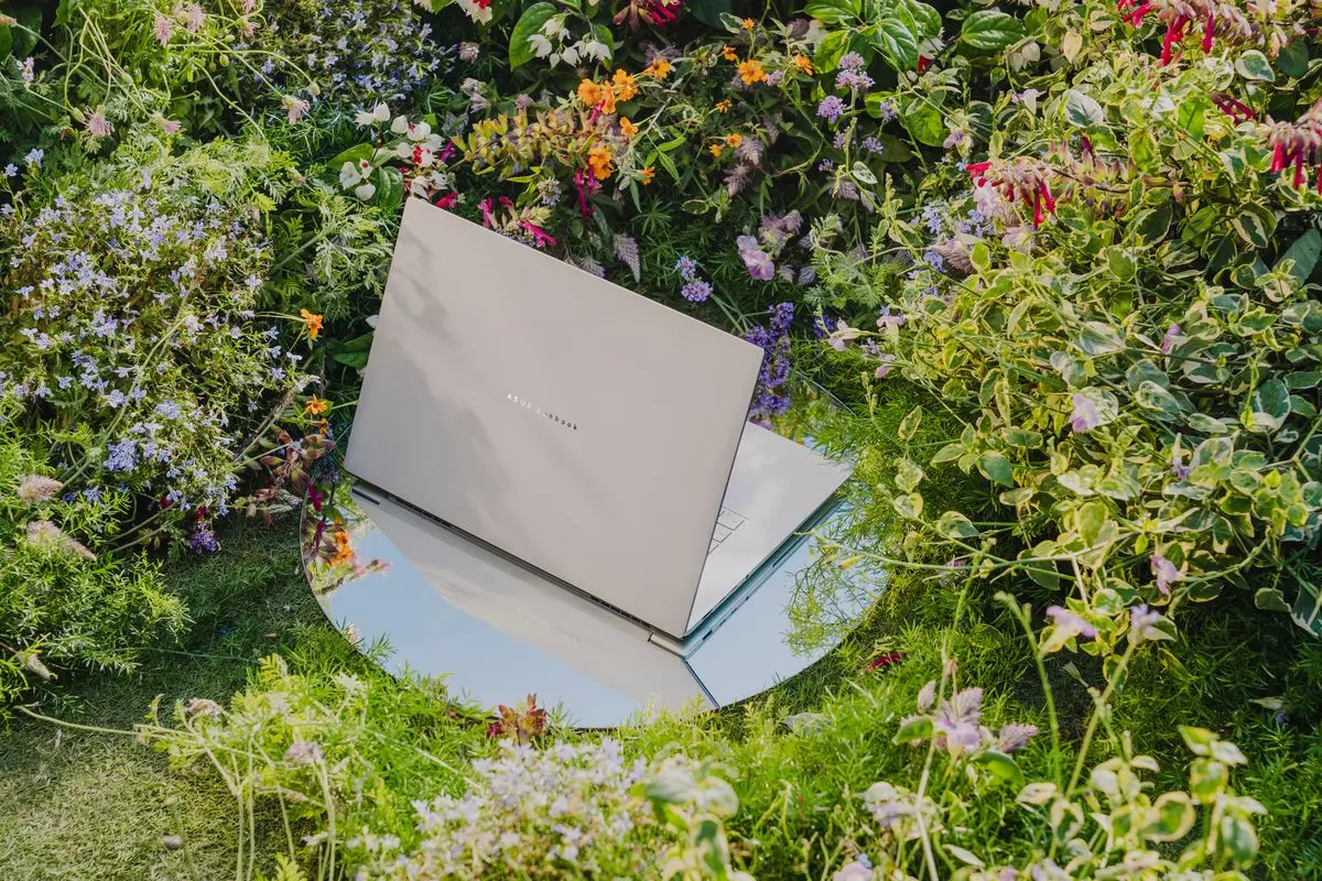 Zenbook S16 UM5606GA 1.1cm of Pure AI Power 1