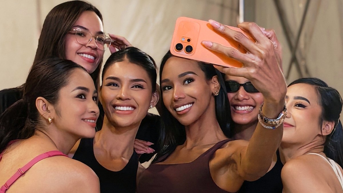 HONOR 600 spotted at Miss Universe Pre pageant 04