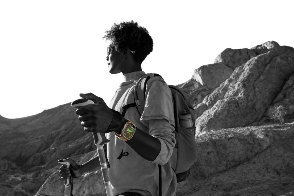 Apple Watch Ultra 4 lifestyle 02 260909 big.jpg.large 2x