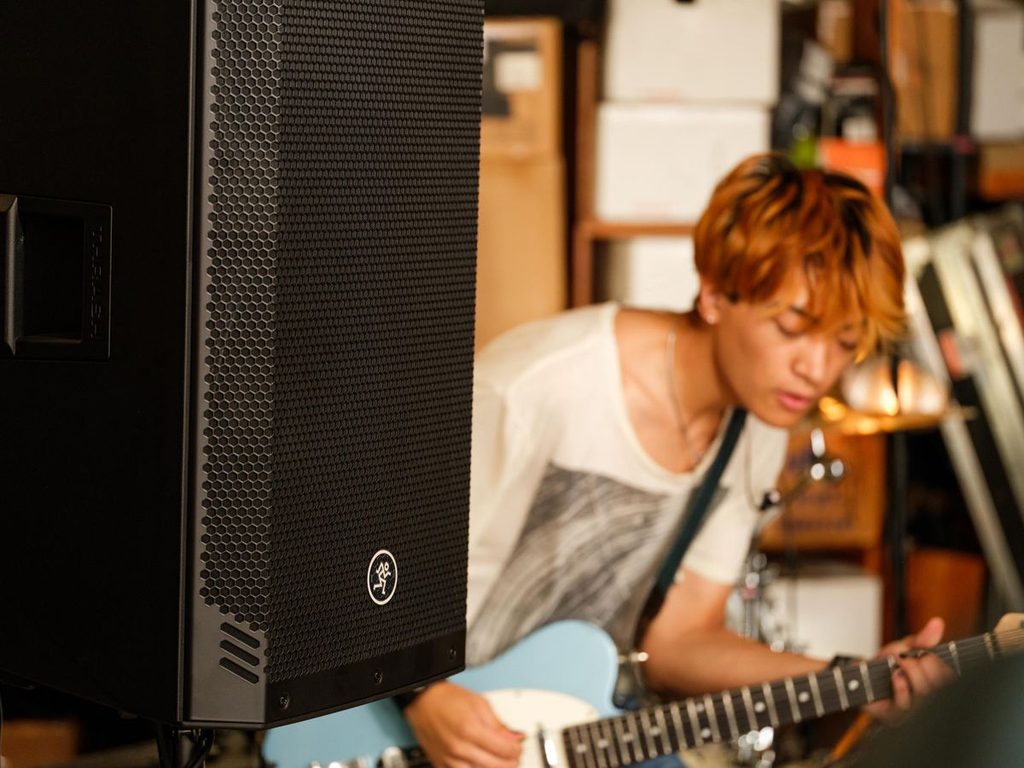 Mackie launches Thrashv2 powered PA speakers with 1300W Class-D amplification 87 Mackie Thrashv2 PA Wide Guitar INT 1